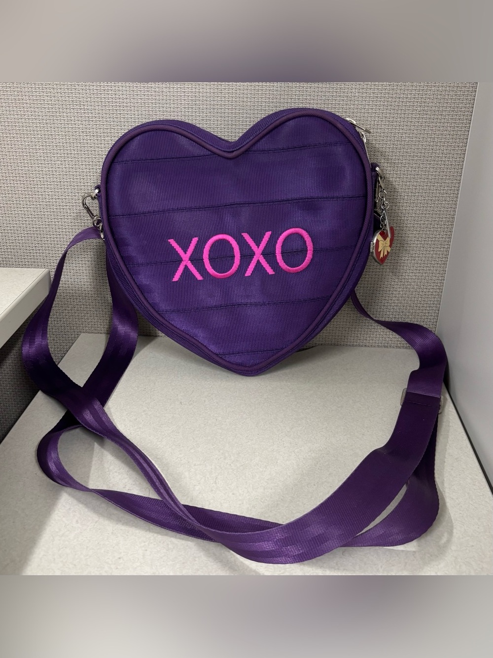 HARVEYS SEATBELT BAG WOMEN’S SWEETHEART CONVERTIBLE XOXO